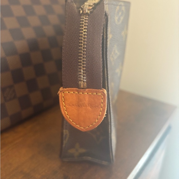 Louis Vuitton Small toiletry pouch - Picture 3 of 5
